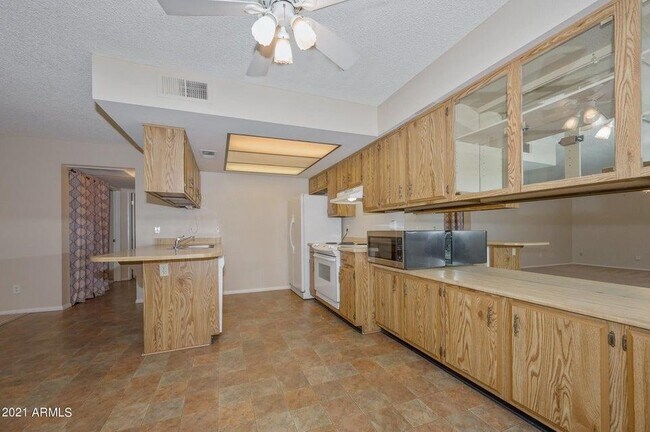 Building Photo - 1262 N 84th Pl