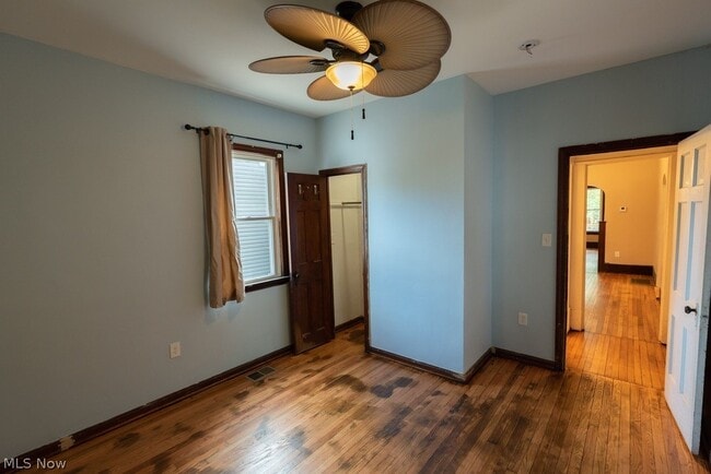 Building Photo - 1362 W 59th St