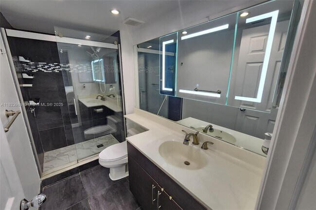 Building Photo - 3500 Mystic Pointe Dr