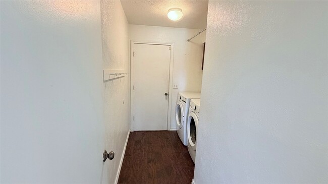 Building Photo - 3120 Osceola Dr