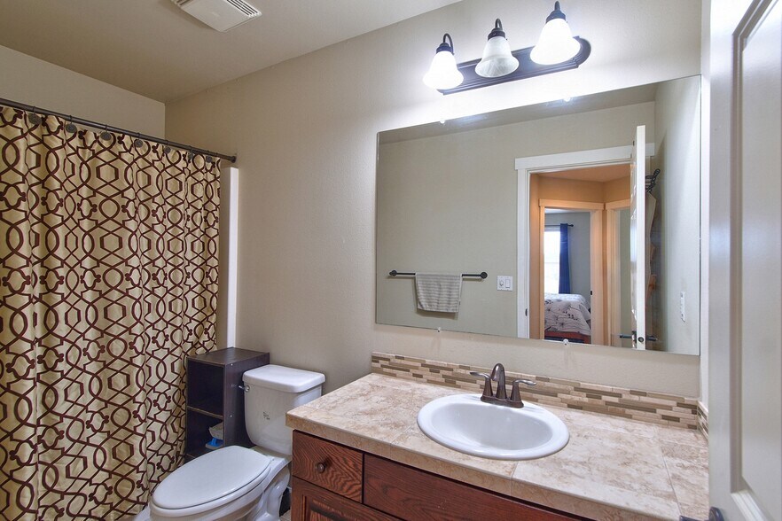 Building Photo - 17536 SW Parkway Ct