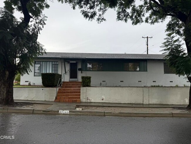 Building Photo - 5651 N Bryn Mawr St