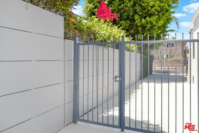 Building Photo - 1444 Cochran Ave