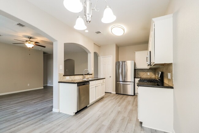 Building Photo - 18460 Sunrise Maple