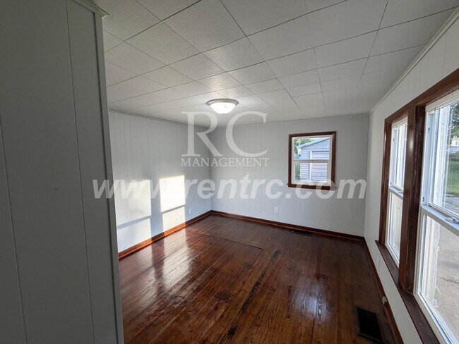 Building Photo - 121 Warrington-