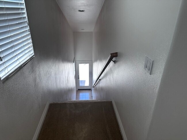 Building Photo - Excellent Extended Family home!