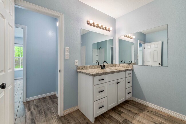 Building Photo - 1328 Baker Ave