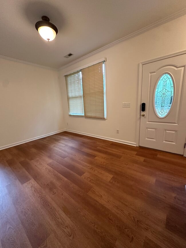 Building Photo - 854 Redwood Trail