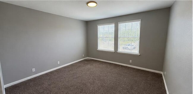 Building Photo - 220 Adriana Ln