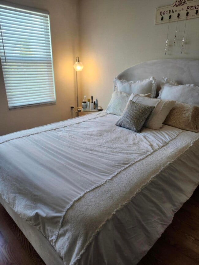 Building Photo - 519 Villa Cir