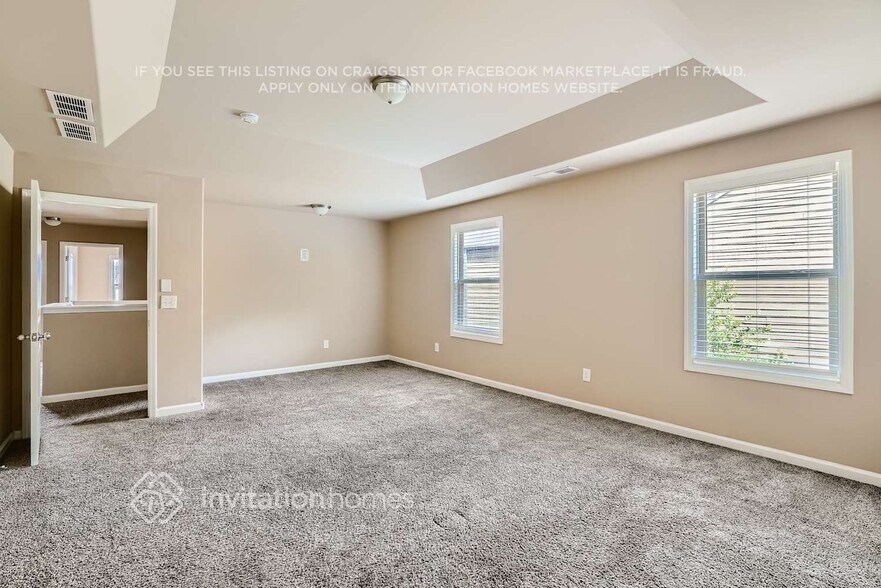 Building Photo - 3928 Lake Manor Way