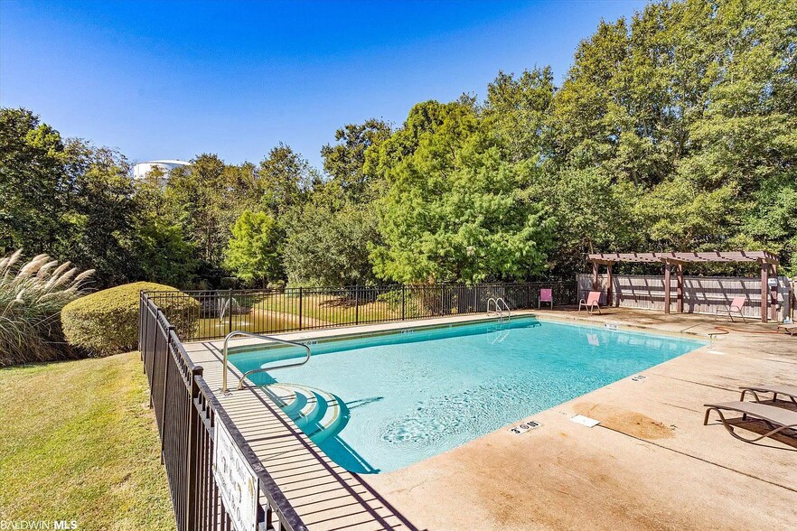 community pool - 20637 Blueberry Ln