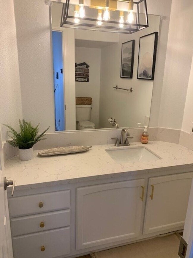 Building Photo - 16378 Arnold Ave