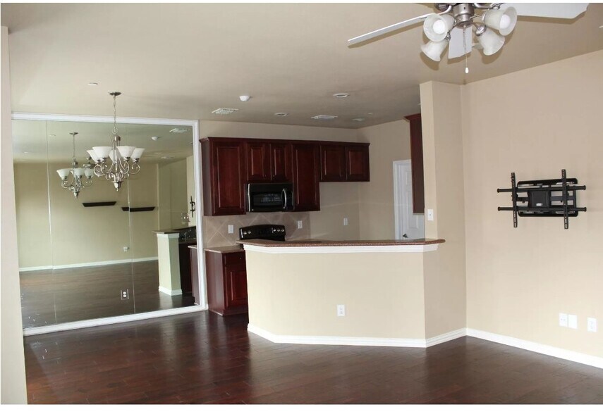 Building Photo - 8704 Manhattan Ave