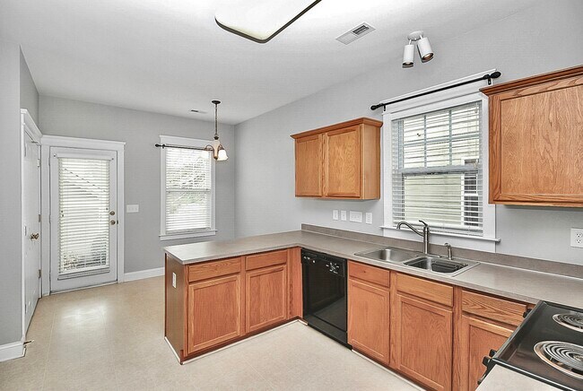 Building Photo - 6705 E Douglas Park Dr