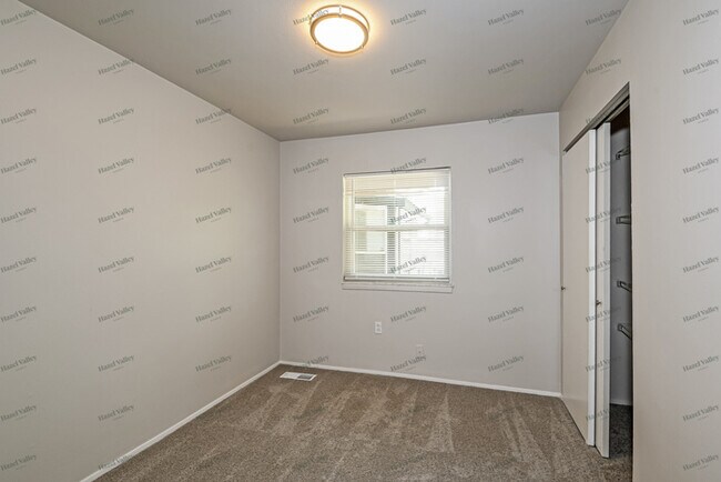 Building Photo - 1590 Bay Meadows Dr