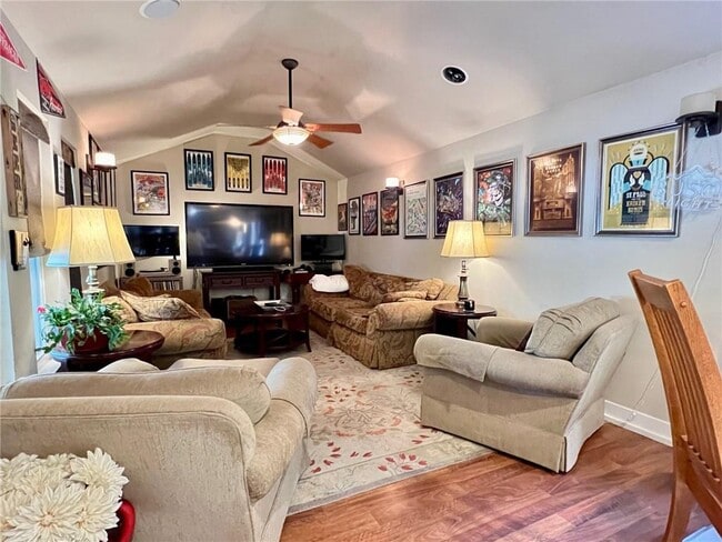 Primary Photo - 628 N Mission Blvd