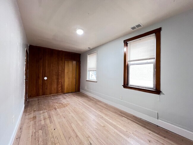 Building Photo - 5217 S Hermitage Ave