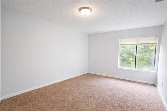 Building Photo - 3575 Oakvale Rd