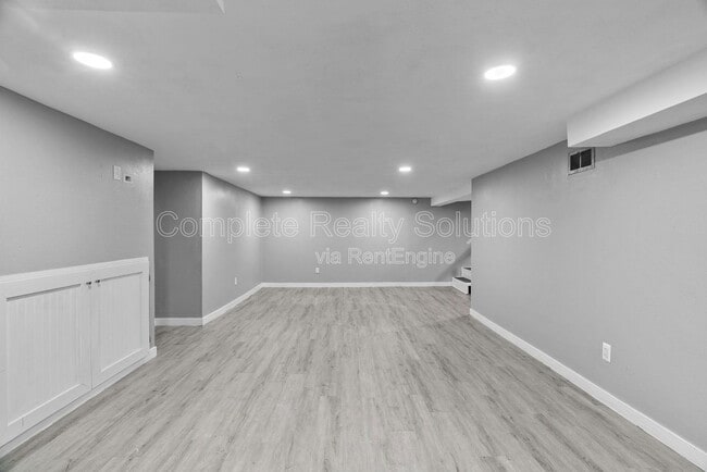 Building Photo - 1225 Buck Ave
