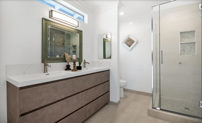 MASTER BATHROOM - 16047 Meadowcrest Rd