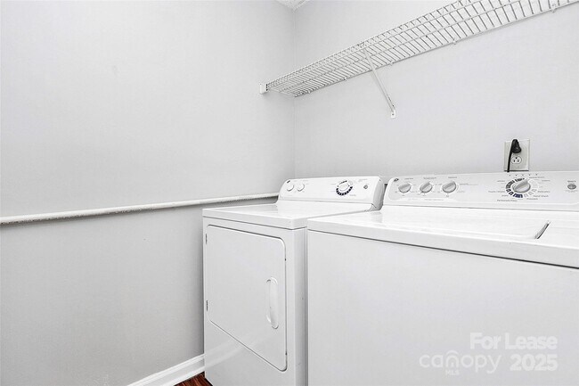 Building Photo - 7530 Pebblestone Dr