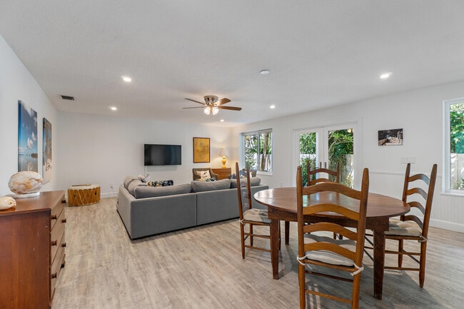 Building Photo - 3463 Canal Ct