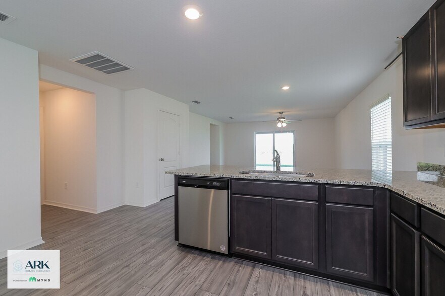 Building Photo - 313 Kensington View Dr