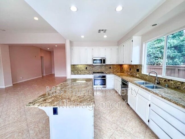 Building Photo - 31651 McCartney Dr