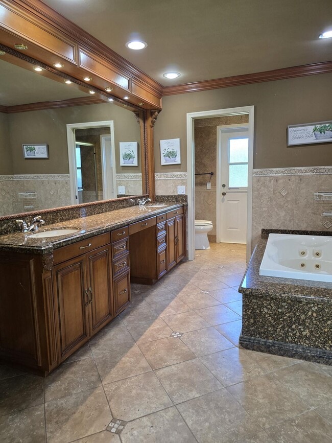 Building Photo - 11630 Island Lakes Ln