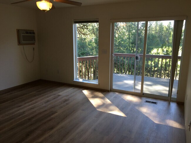 Building Photo - 1050 S Westcliff Pl