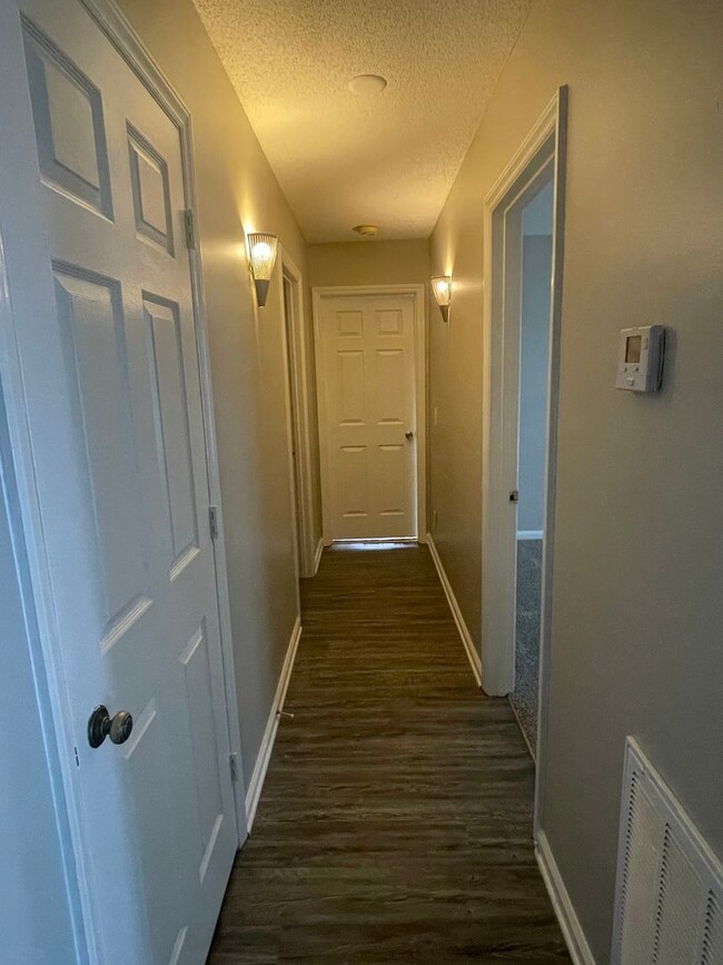 Building Photo - Rosecroft6246-