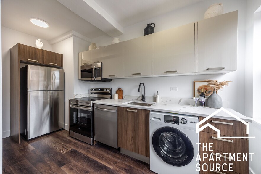 Building Photo - 5651 N Ashland Ave