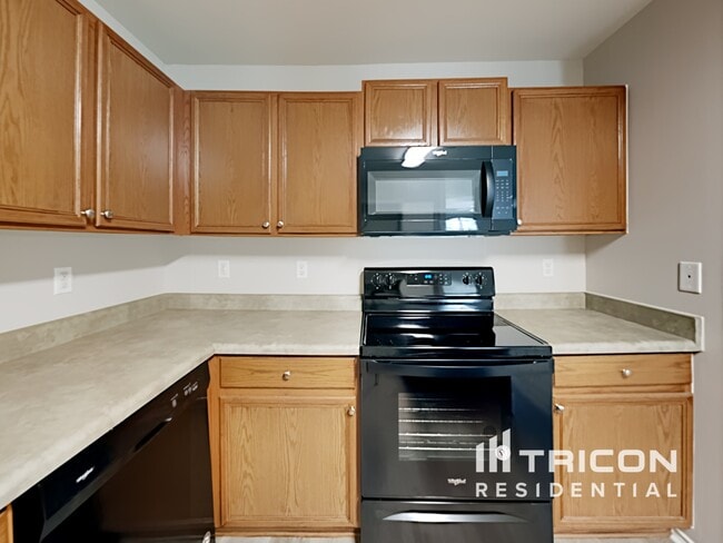 Building Photo - 10607 Shaencrest