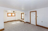 Building Photo - Spacious Single 3 Bedroom Home