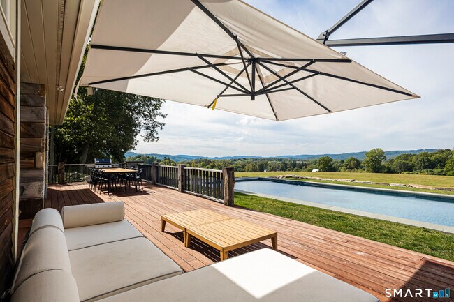 Building Photo - 121 Quaker Hill Rd