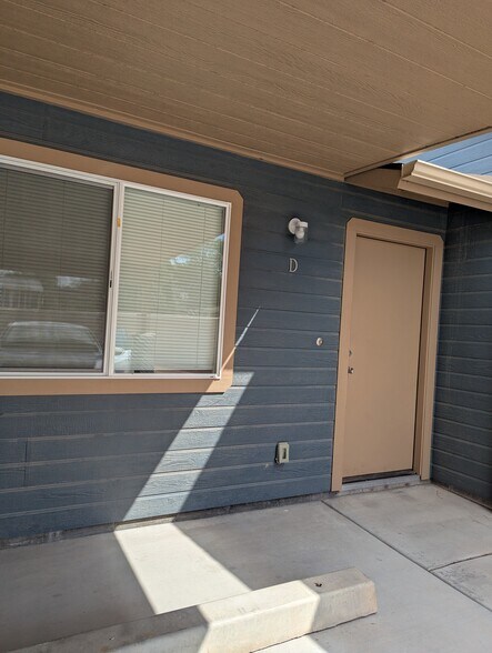 Building Photo - 354 W Hollamon St