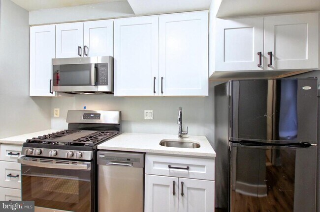 Building Photo - 2538 9th St NW