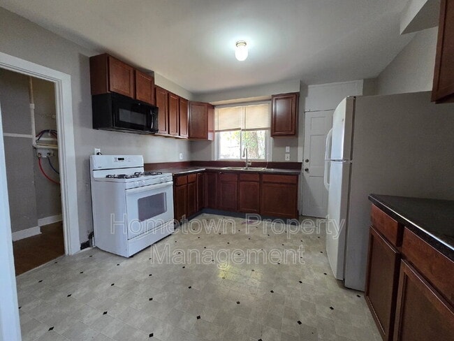 Building Photo - 209 Lincoln St