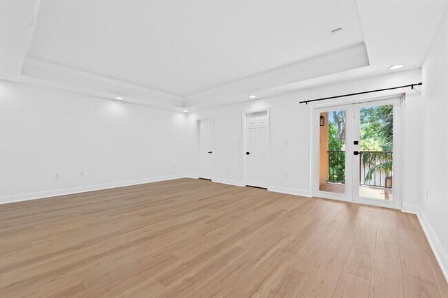Building Photo - 1719 SW 23rd St