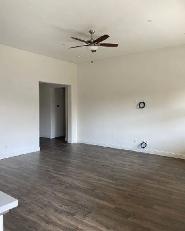 Building Photo - Modern 4 bed 2 bath - Shannon Ranch