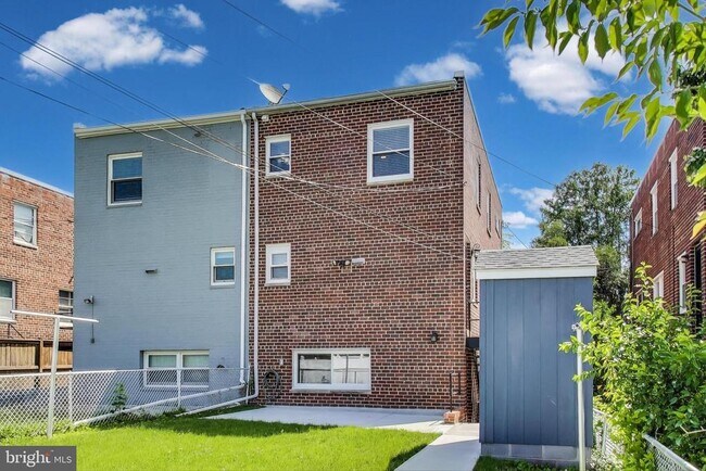 Building Photo - 5108 11TH St NE