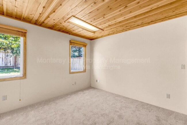 Building Photo - 1231 Funston Ave