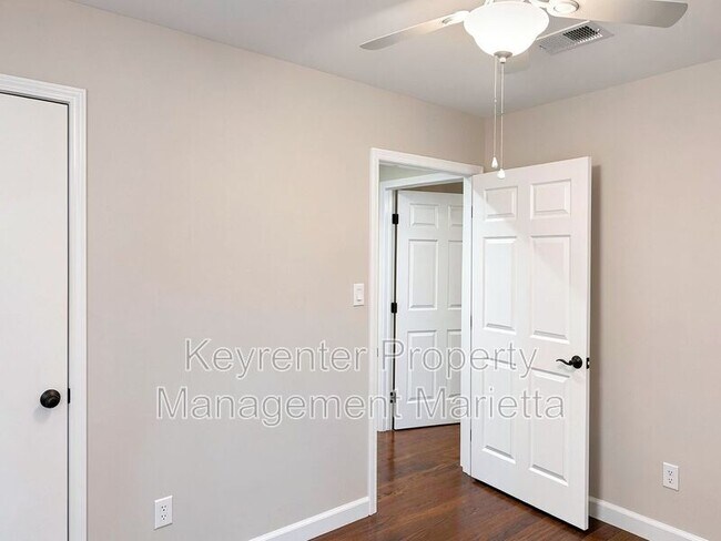 Building Photo - 510 E Ponce de Leon Ave