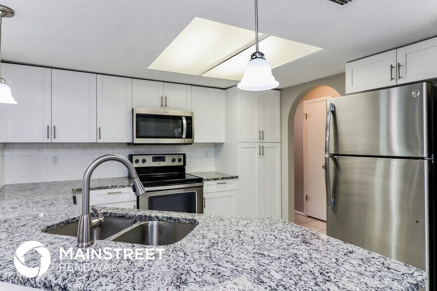 Building Photo - 4211 Montano Ave