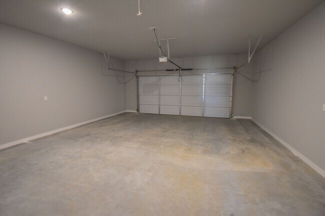 Building Photo - Beautiful 3 Bed 2 Bath Home in Farmington!