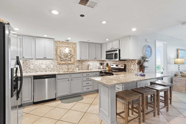 Building Photo - 833 Santa Rosa Blvd