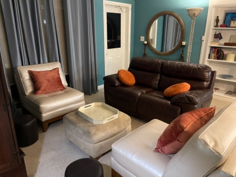 Building Photo - 4511 NE 13th Ave