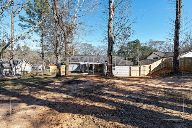 Building Photo - Beautifully Remodeled 4 Bed / 2 Bath Home near Airport Blvd