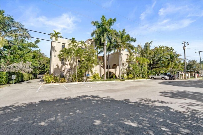 Building Photo - 815 NE 28th St